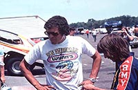 _images/_dvdbonus/prudhomme/_thumbs/SM-Don-BobBrandtDon_Prudhomme_confers_with_Bob Brandt-1974_Summernationals._Photo_by_Peter_Kumble.1.jpg